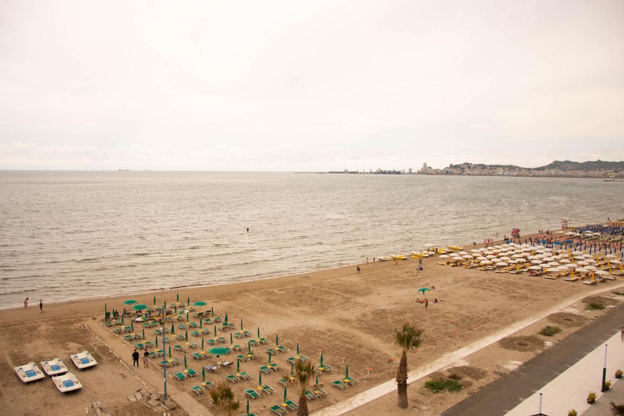 Wave Beachfront Apartments Durres Exterior photo